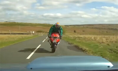 Un Motard Fait Un Choc Frontal Avec Un Automobiliste Choc Koideneuf