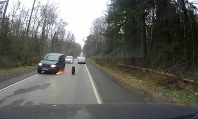 Un Automobiliste Se Fait Percuter Par Une Roue Qui Prend La Fuite